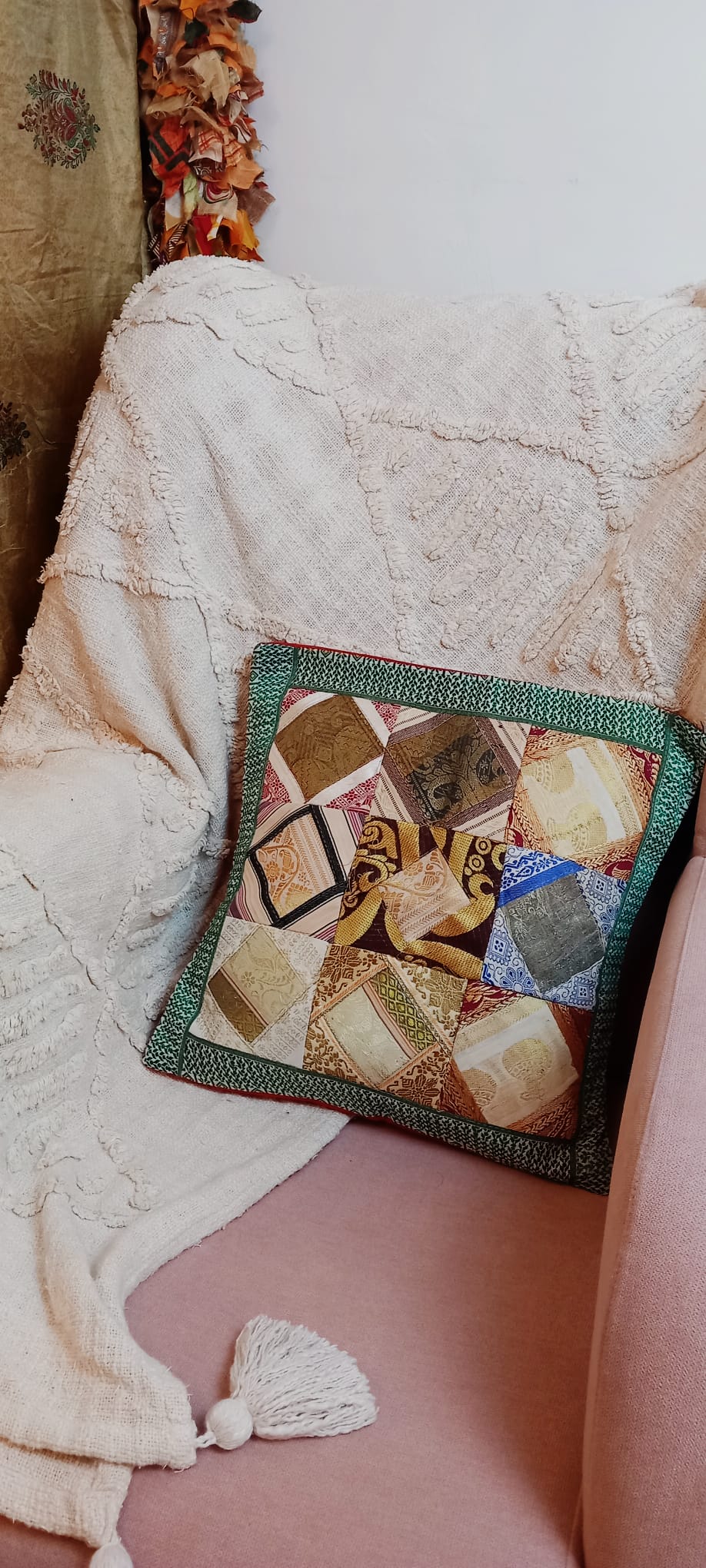 Funda de Cojín Patchwork Retales en un pieza única,perfecto para dar vida a rincones especiales.ENVÍO GRATIS SIN PEDIDO MÍNIMO.