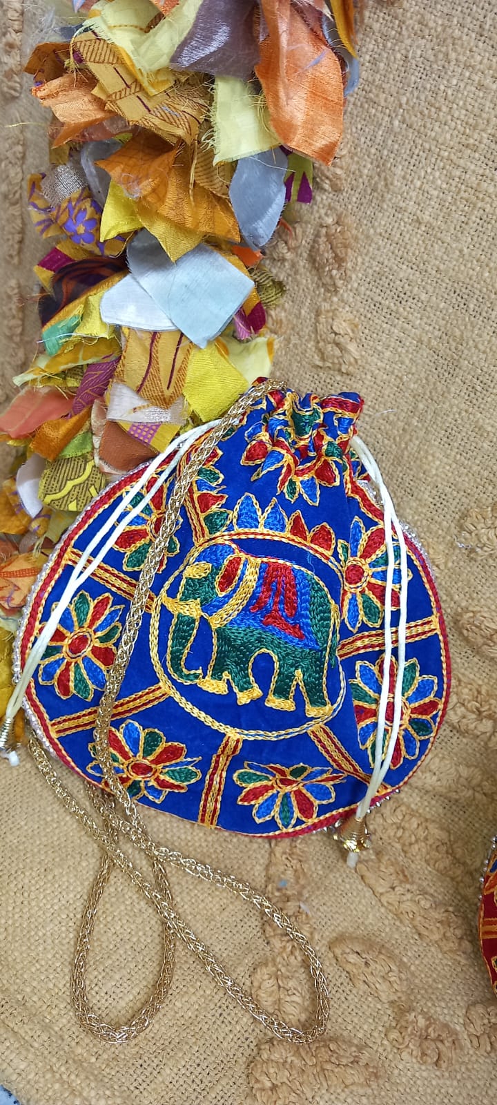 BOLSO BOMBONERA ART ELEFANTE BOLSO DE MANO BORDADO CON CIERRE DE CORDÓN.ENVÍO GRATIS SIN PEDIDO MÍNIMO.