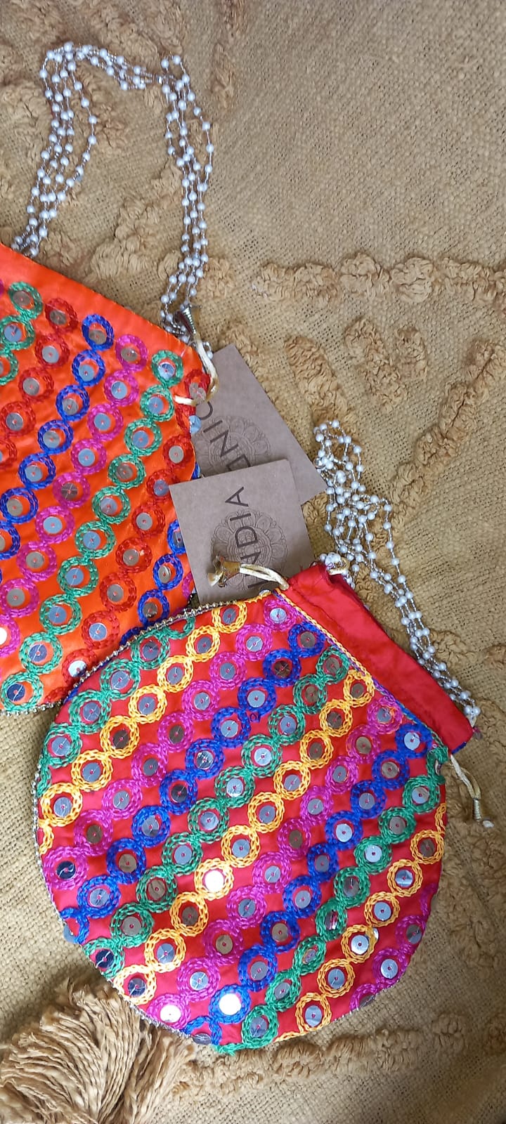 BOMBONERA ESPECIAL ART PRATTI HECHA ARTESANALMENTE EN INDIA.COMPLEMENTO EXCLUSIVO Y DIFERENTE.Varios colores.Precio sin competencia.Envío Gratis.