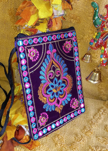 BOLSOS CLUTCH VELVET ACCESORIO ÚNICO Y ARTESANAL,UNA JOYA TEXTIL CON ENVÍO GRATIS SIN PEDIDO MÍNIMO.