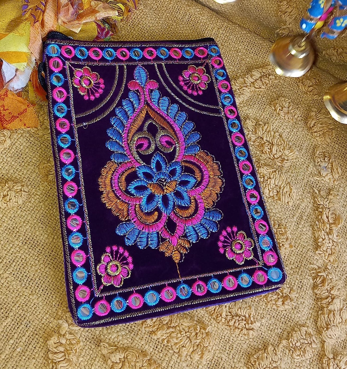 BOLSOS CLUTCH VELVET ACCESORIO ÚNICO Y ARTESANAL,UNA JOYA TEXTIL CON ENVÍO GRATIS SIN PEDIDO MÍNIMO.