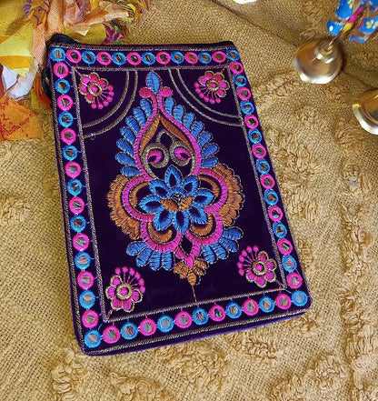 BOLSOS CLUTCH VELVET ACCESORIO ÚNICO Y ARTESANAL,UNA JOYA TEXTIL CON ENVÍO GRATIS SIN PEDIDO MÍNIMO.