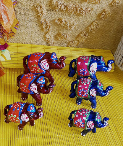 SET 3 ELEFANTES PINTADOS A MANO EN BURDEOS O AZUL.-Un conjunto decorativo que irradia elegancia y simbolismo.ENVÍO GRATIS SIN PEDIDO MÍNIMO.