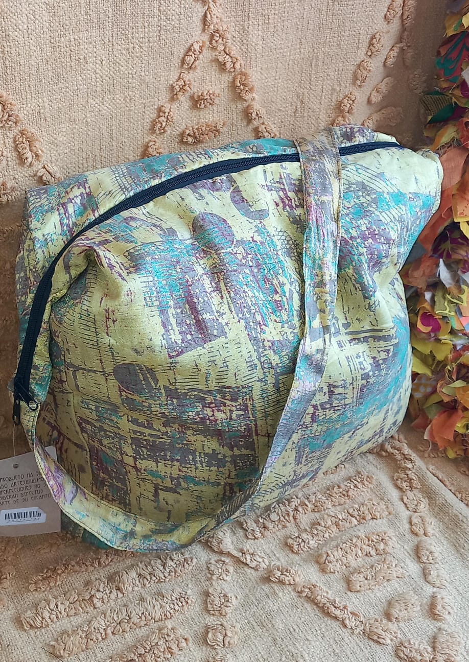 BOLSO SEDA CON CREMALLERA,AUTÉNTICA ARTESANÍA INDIA CON MÁGICOS COLORES.ENVÍO GRATIS SIN PEDIDO MÍNIMO.