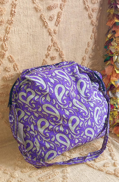 BOLSO SEDA CON CREMALLERA,AUTÉNTICA ARTESANÍA INDIA CON MÁGICOS COLORES.ENVÍO GRATIS SIN PEDIDO MÍNIMO.