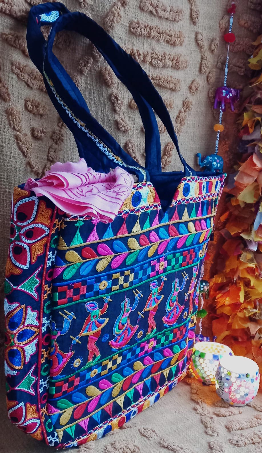 BOLSO FRAME DANZA EN LA INDIA ES UNA PIEZA AUTÉNTICA CON PERSONALIDAD Y LLENA DE ALMA.ENVÍO GRATIS SIN PEDIDO MÍNIMO.