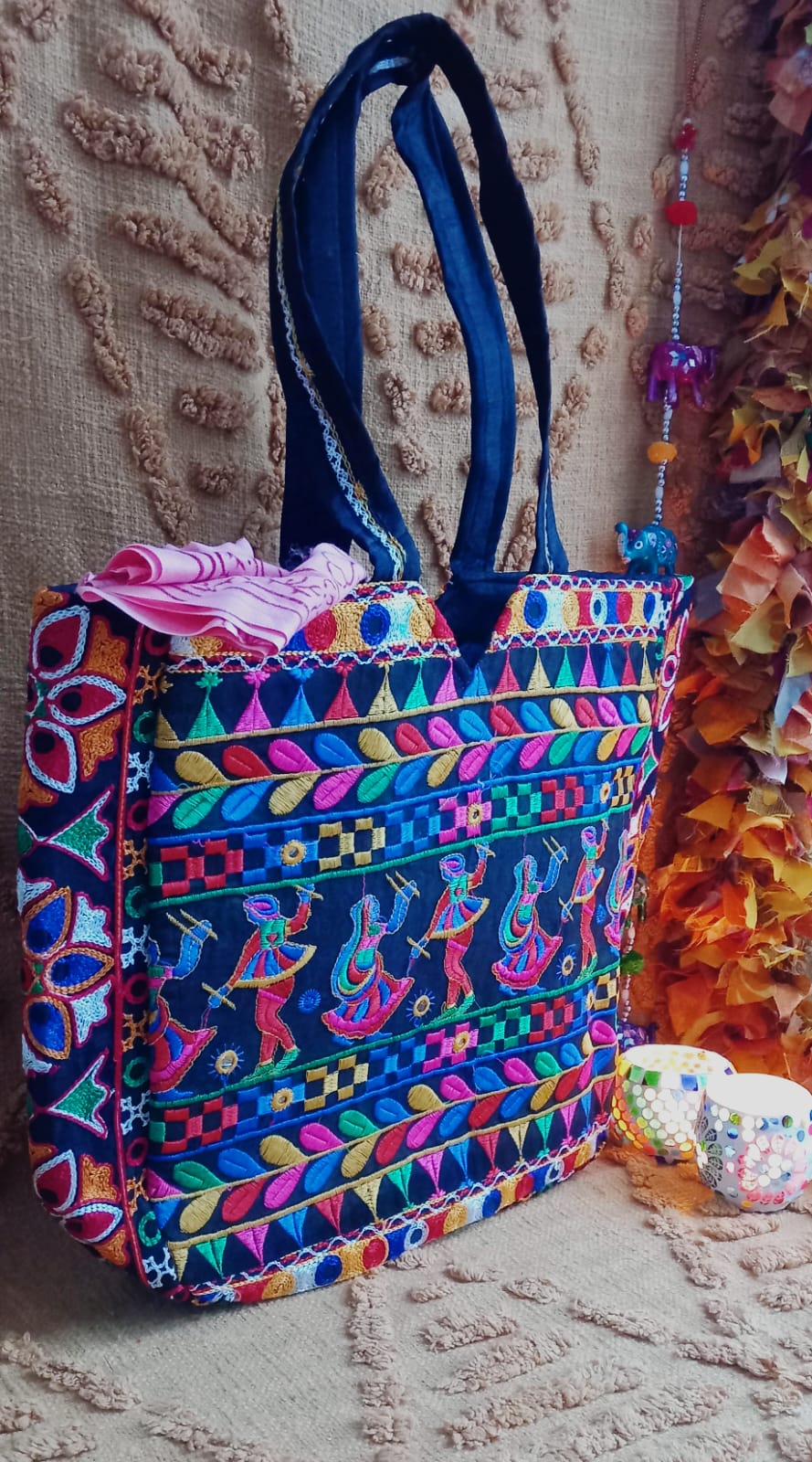 BOLSO FRAME DANZA EN LA INDIA ES UNA PIEZA AUTÉNTICA CON PERSONALIDAD Y LLENA DE ALMA.ENVÍO GRATIS SIN PEDIDO MÍNIMO.