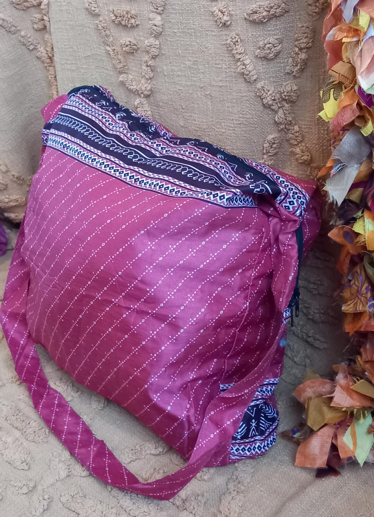 BOLSO SEDA CON CREMALLERA,AUTÉNTICA ARTESANÍA INDIA CON MÁGICOS COLORES.ENVÍO GRATIS SIN PEDIDO MÍNIMO.