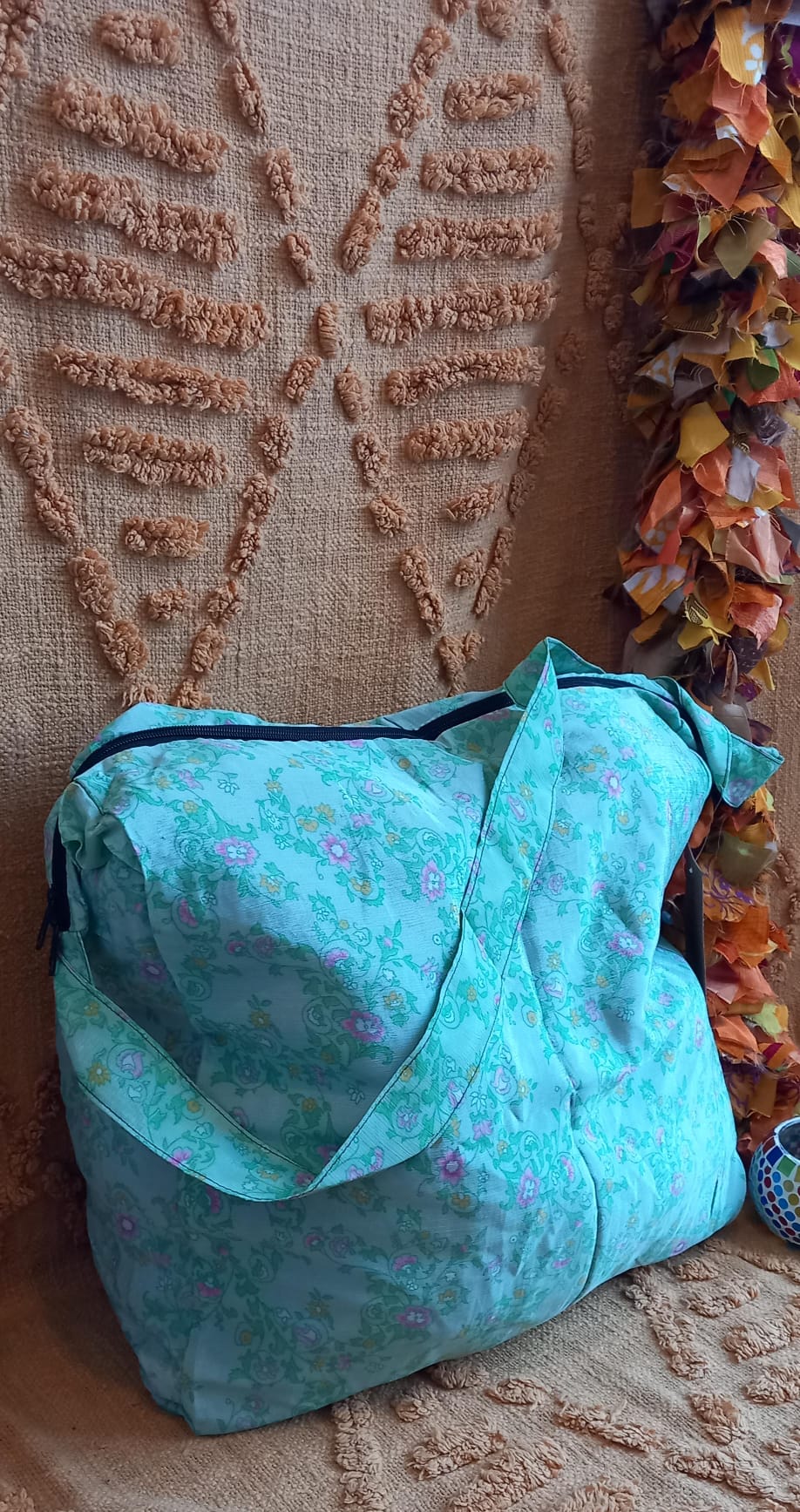 BOLSO SEDA CON CREMALLERA,AUTÉNTICA ARTESANÍA INDIA CON MÁGICOS COLORES.ENVÍO GRATIS SIN PEDIDO MÍNIMO.