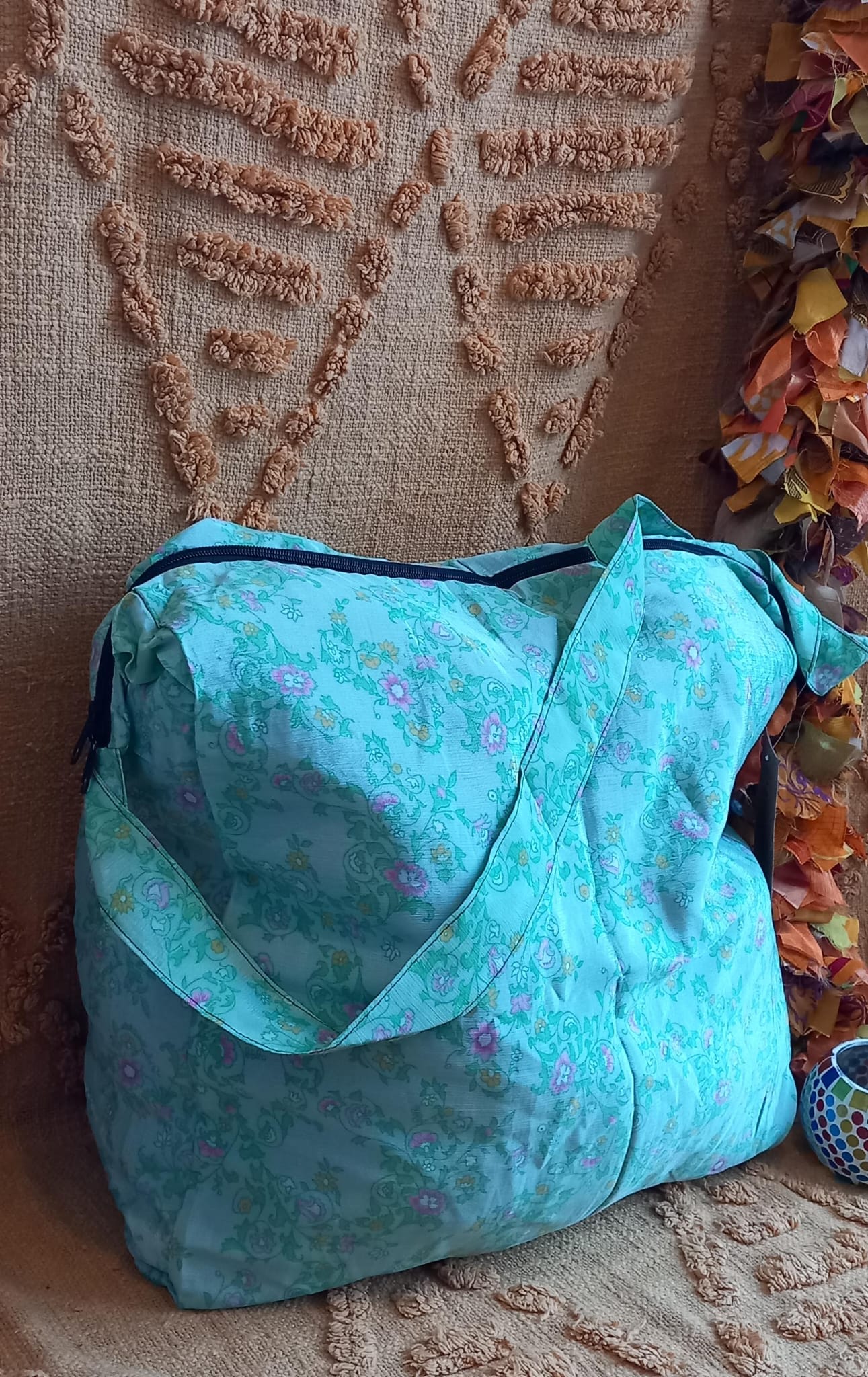 BOLSO SEDA CON CREMALLERA,AUTÉNTICA ARTESANÍA INDIA CON MÁGICOS COLORES.ENVÍO GRATIS SIN PEDIDO MÍNIMO.