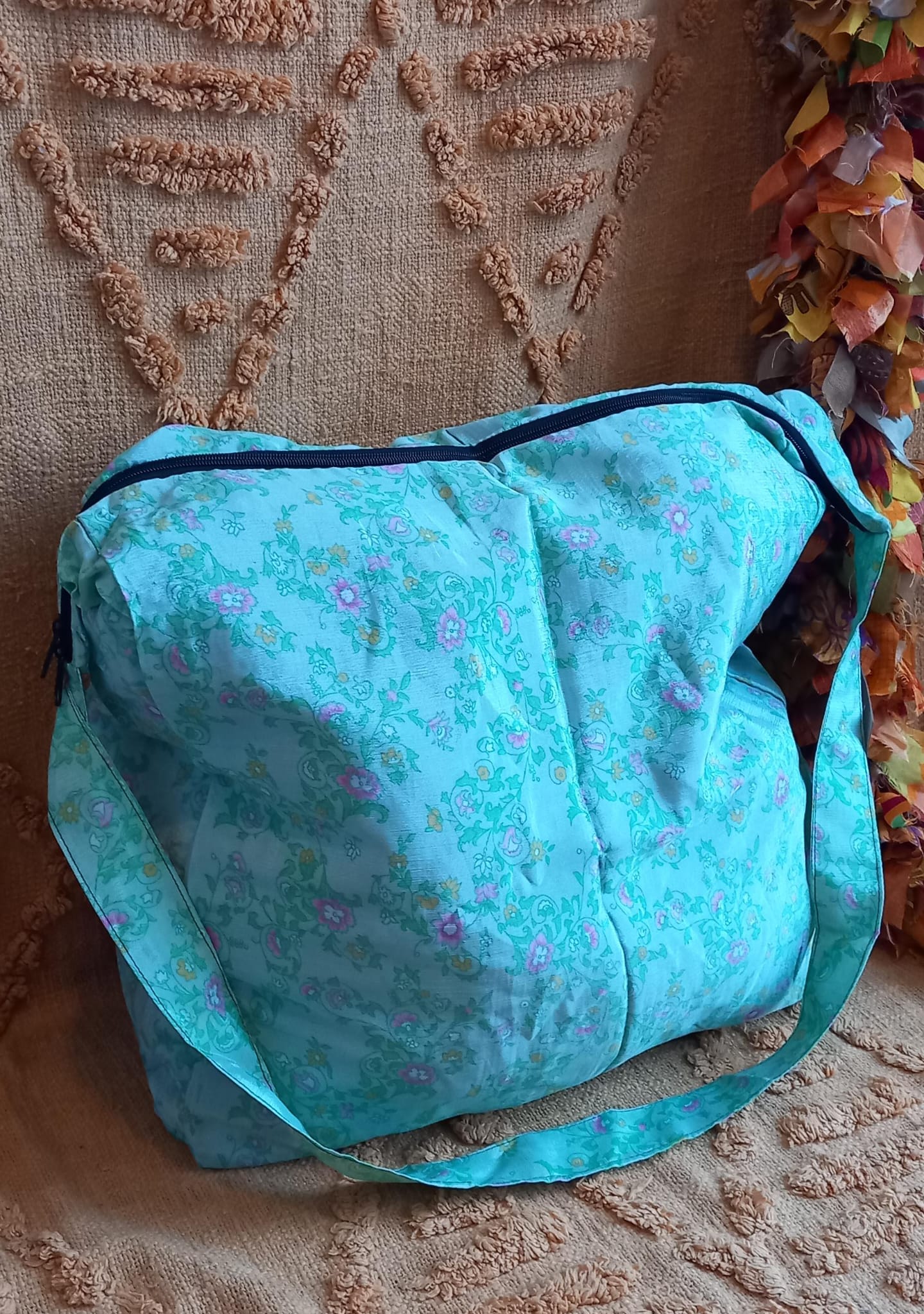 BOLSO SEDA CON CREMALLERA,AUTÉNTICA ARTESANÍA INDIA CON MÁGICOS COLORES.ENVÍO GRATIS SIN PEDIDO MÍNIMO.