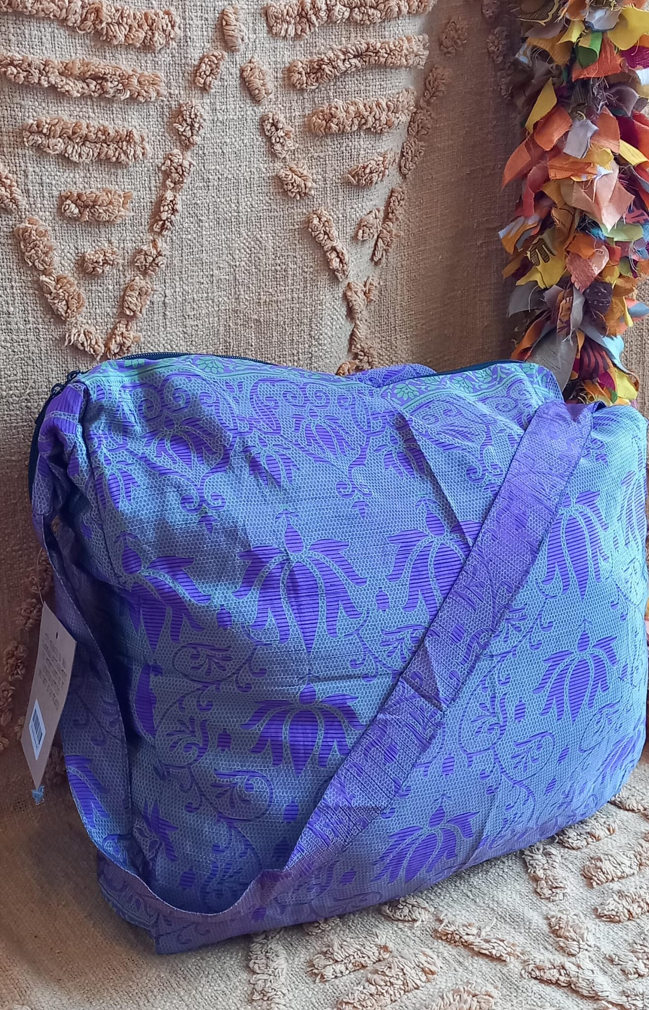 BOLSO SEDA CON CREMALLERA,AUTÉNTICA ARTESANÍA INDIA CON MÁGICOS COLORES.ENVÍO GRATIS SIN PEDIDO MÍNIMO.