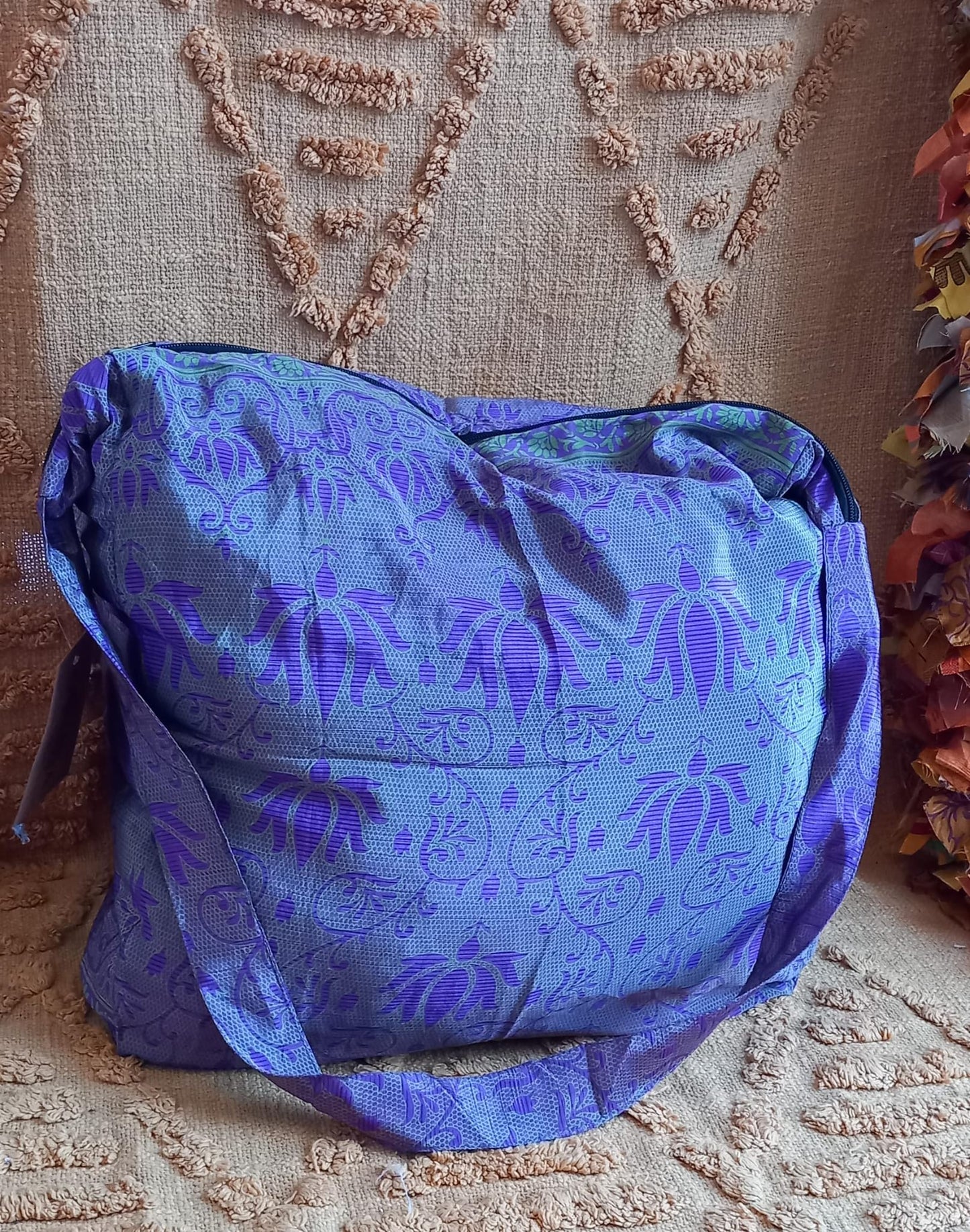 BOLSO SEDA CON CREMALLERA,AUTÉNTICA ARTESANÍA INDIA CON MÁGICOS COLORES.ENVÍO GRATIS SIN PEDIDO MÍNIMO.