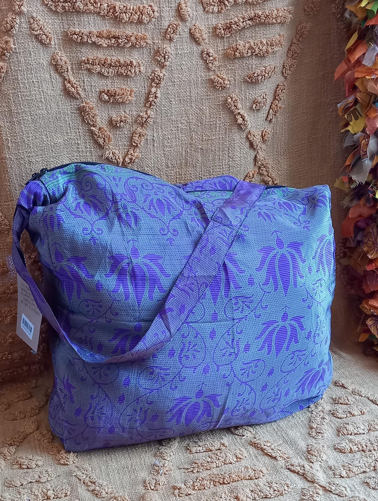 BOLSO SEDA CON CREMALLERA,AUTÉNTICA ARTESANÍA INDIA CON MÁGICOS COLORES.ENVÍO GRATIS SIN PEDIDO MÍNIMO.