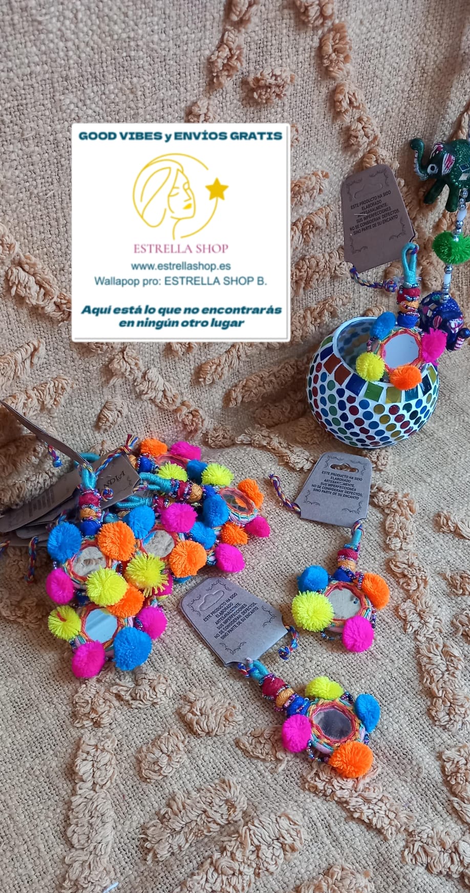PACK DE 4 ABALORIOS. Cada uno es un modelo elaborado de forma artesanal con un espejo central con diversos hilos de colores, de este, cuelgan diversos pompones.

Se puede utilizar como llavero tradicional o bien para personalizar algún objeto.

¡Utilizalo para darle un detalle diferente a tus creaciones!

ENVÍO GRATIS SIN PEDIDO MÍNIMO.
