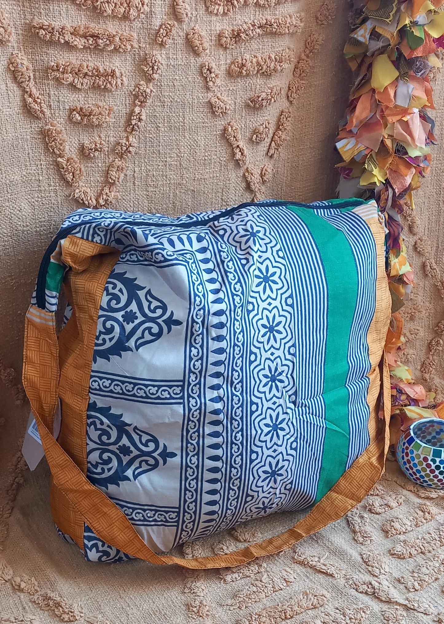 BOLSO SEDA CON CREMALLERA,AUTÉNTICA ARTESANÍA INDIA CON MÁGICOS COLORES.ENVÍO GRATIS SIN PEDIDO MÍNIMO.