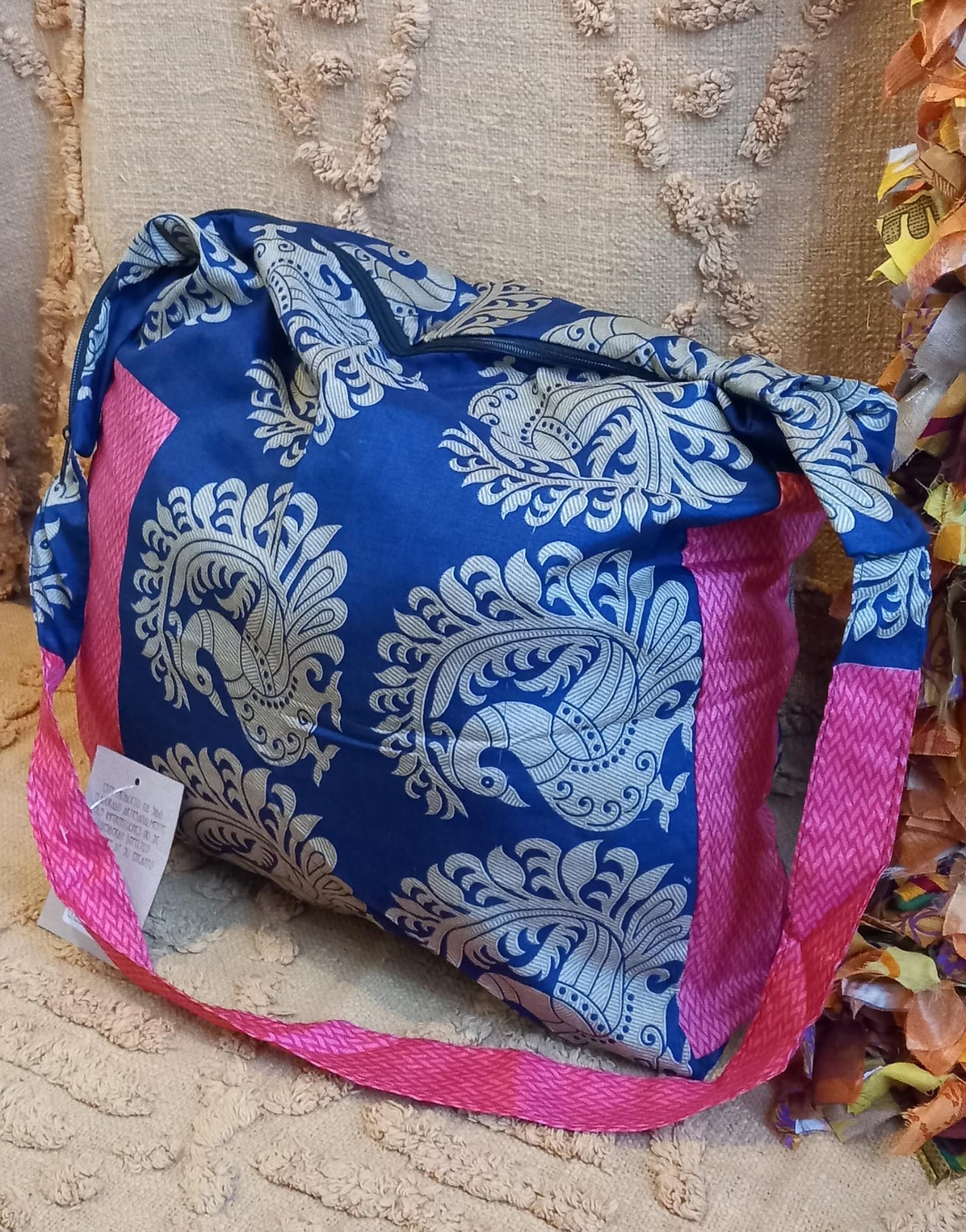 BOLSO SEDA CON CREMALLERA,AUTÉNTICA ARTESANÍA INDIA CON MÁGICOS COLORES.ENVÍO GRATIS SIN PEDIDO MÍNIMO.