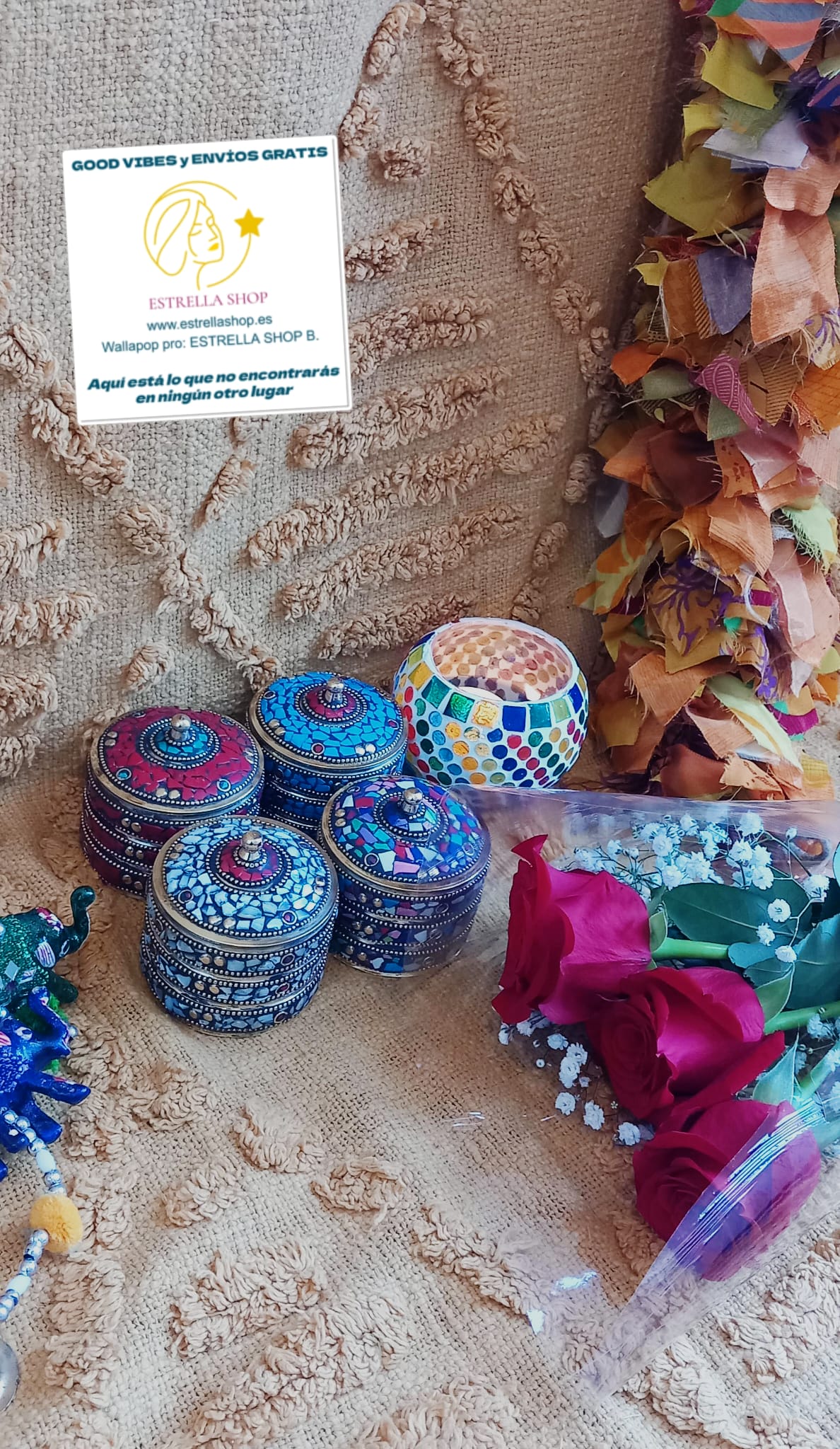 Cada cajita joyero está pensada para crear impacto visual desde el primer vistazo.
Estas mágicas cajas joyero son auténticas piezas decorativas, cada una con un diseño original y exclusivo que invita a coleccionar.
La artesanía y el color convierten cada uno en una propuesta única, ideal para clientes que buscan detalles especiales con alma.
Perfecto para potenciar realzar un rincón especial, regalos simbólicos o complementos decorativos con fuerte personalidad.
Una selección que aporta diferenciación, excl