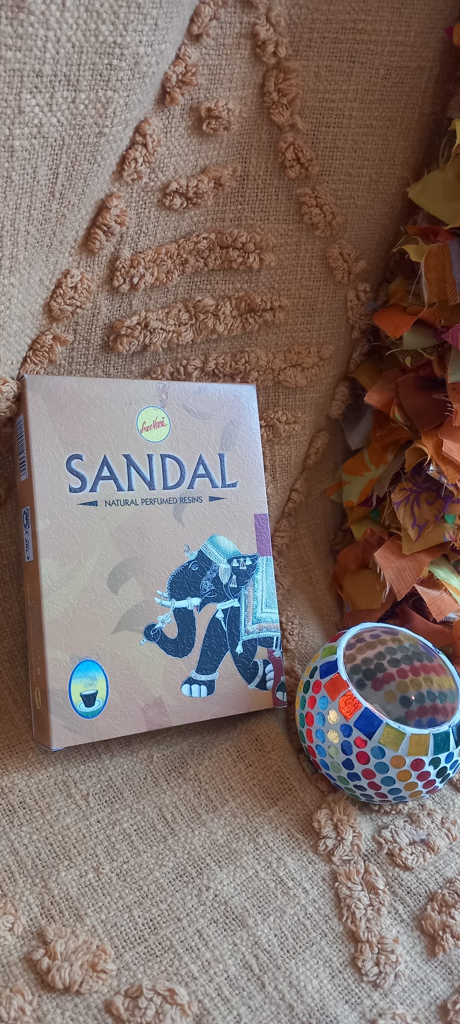 CAJA CON 12 COPAS DE INCIENSO NATURAL RESINA DE LA INDIA SÁNDALO SRI VANI.ENVÍO GRATIS.