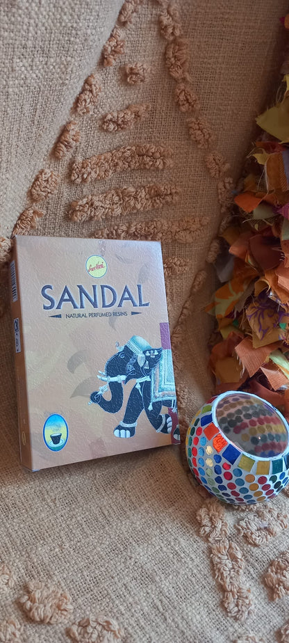 CAJA CON 12 COPAS DE INCIENSO NATURAL RESINA DE LA INDIA SÁNDALO SRI VANI.ENVÍO GRATIS.