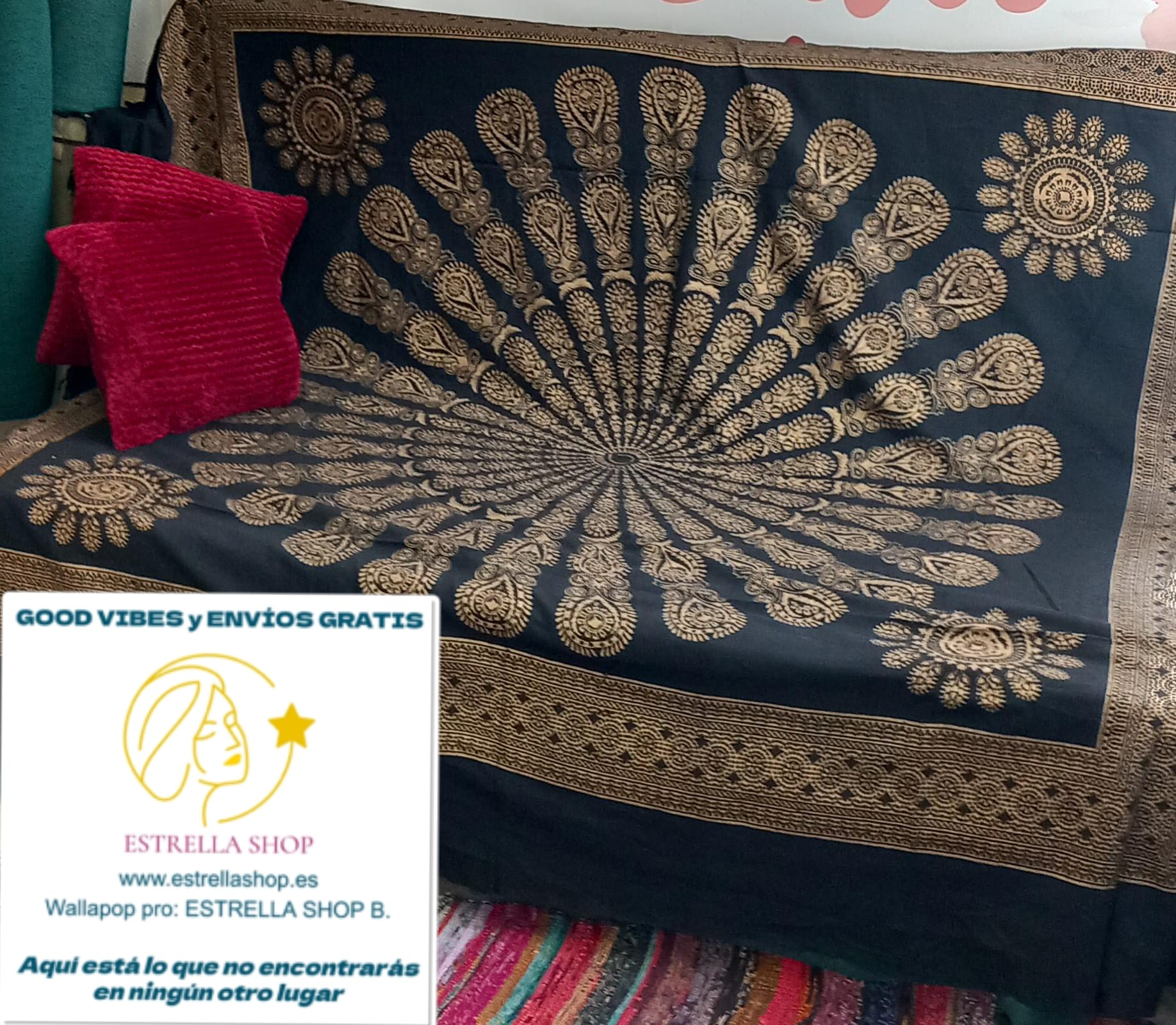 La jarapa multifunción o cubre con mandala y cashmere dorado 210x240 cm es una pieza única, original y llena de encanto artesanal, ideal para aportar calidez y personalidad a cualquier espacio. Elaborado artesanalmente en algodón 100% y elaborado artesanalmente con la técnica block print, destaca por su bonito dorado y mandala en la parte central, símbolo de buena suerte y protección en la cultura india. Su gran tamaño lo hace perfecto para utilizar como cubresofá, colcha decorativa o incluso como tapiz mur