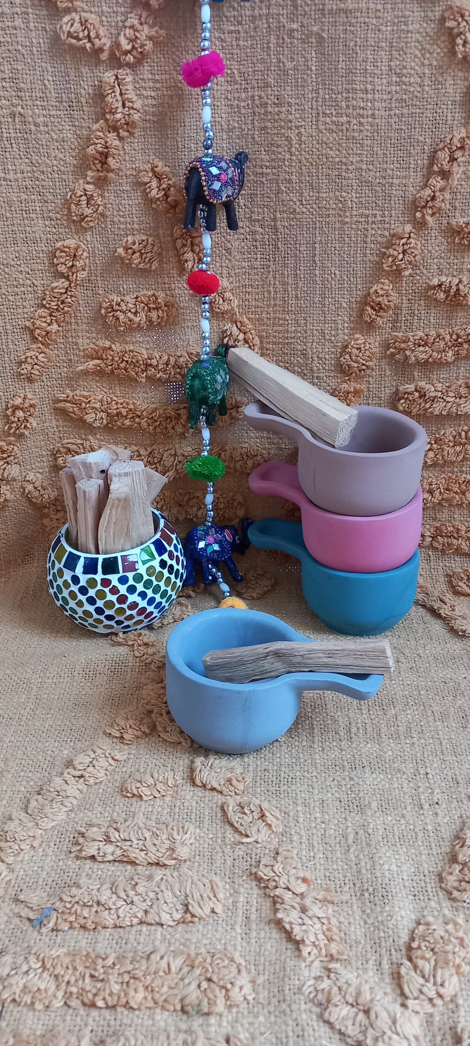 QUEMADOR DE PALO SANTO ARTESANÍA NATURAL A ELEGIR TU COLOR.ENVÍO GRATIS SIN PEDIDO MÍNIMO.