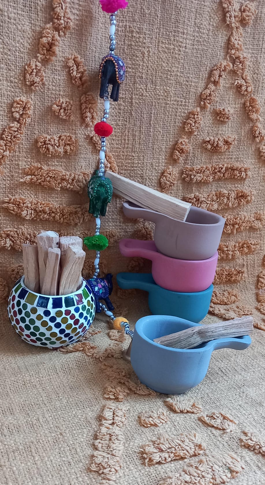 QUEMADOR DE PALO SANTO ARTESANÍA NATURAL A ELEGIR TU COLOR.ENVÍO GRATIS SIN PEDIDO MÍNIMO.