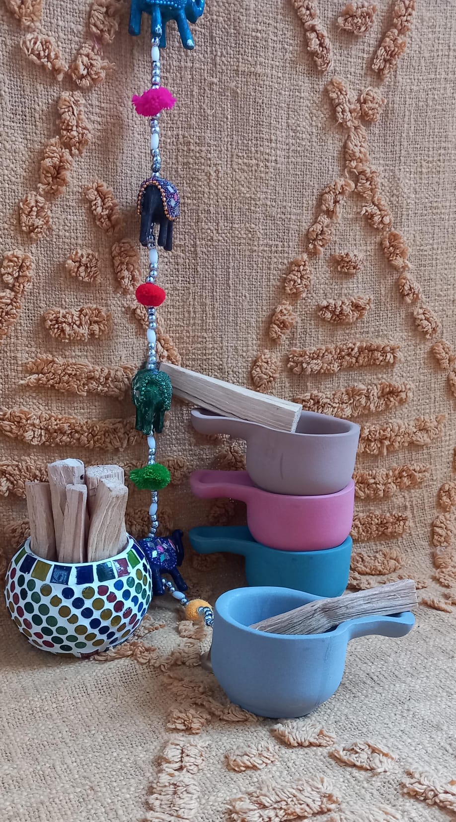 QUEMADOR DE PALO SANTO ARTESANÍA NATURAL A ELEGIR TU COLOR.ENVÍO GRATIS SIN PEDIDO MÍNIMO.