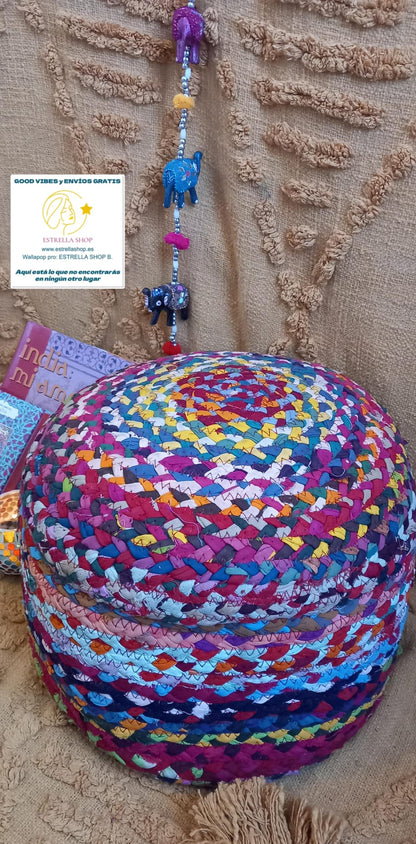 PUFF REDONDO CON RELLENO HECHO ARTESANALMENTE A MANO EN INDIA. PIEZA ÚNICA CON ENVÍO GRATIS SIN PEDIDO MÍNIMO.