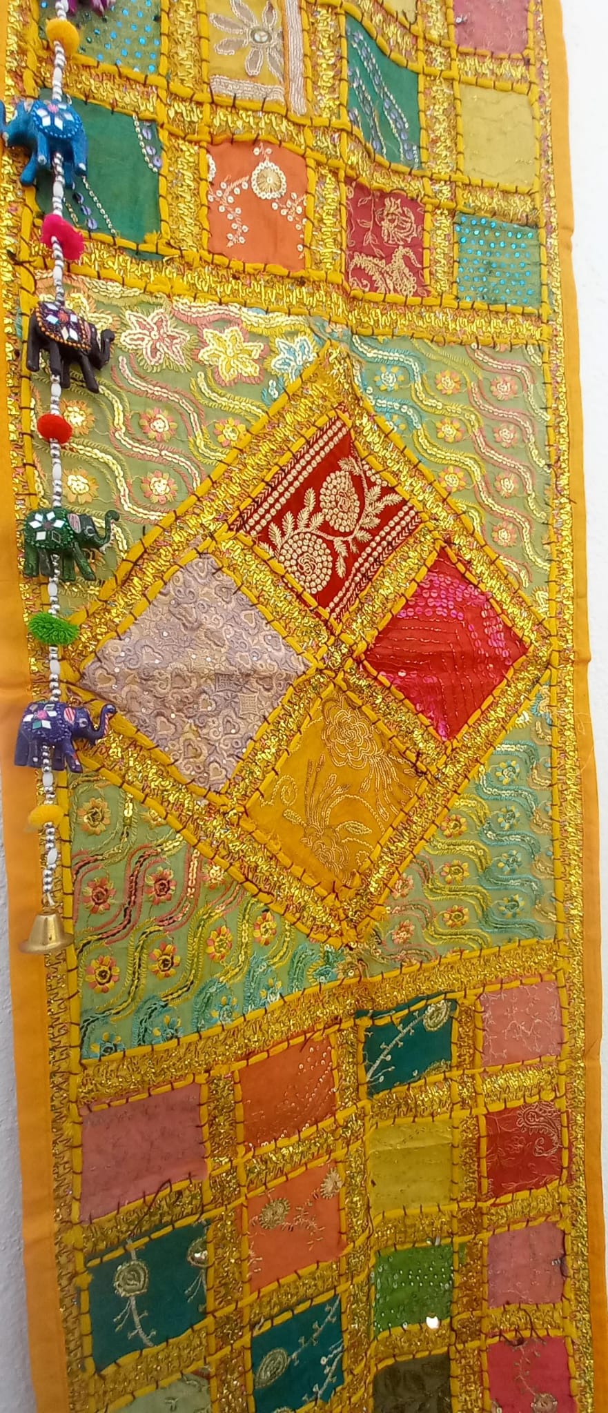 TEXTIL TAPIZ Y CAMINO PATCHWORK HANDMADE EN INDIA CON AMOR Y ES ENVÍO GRATIS SIN PEDIDO MÍNIMO.