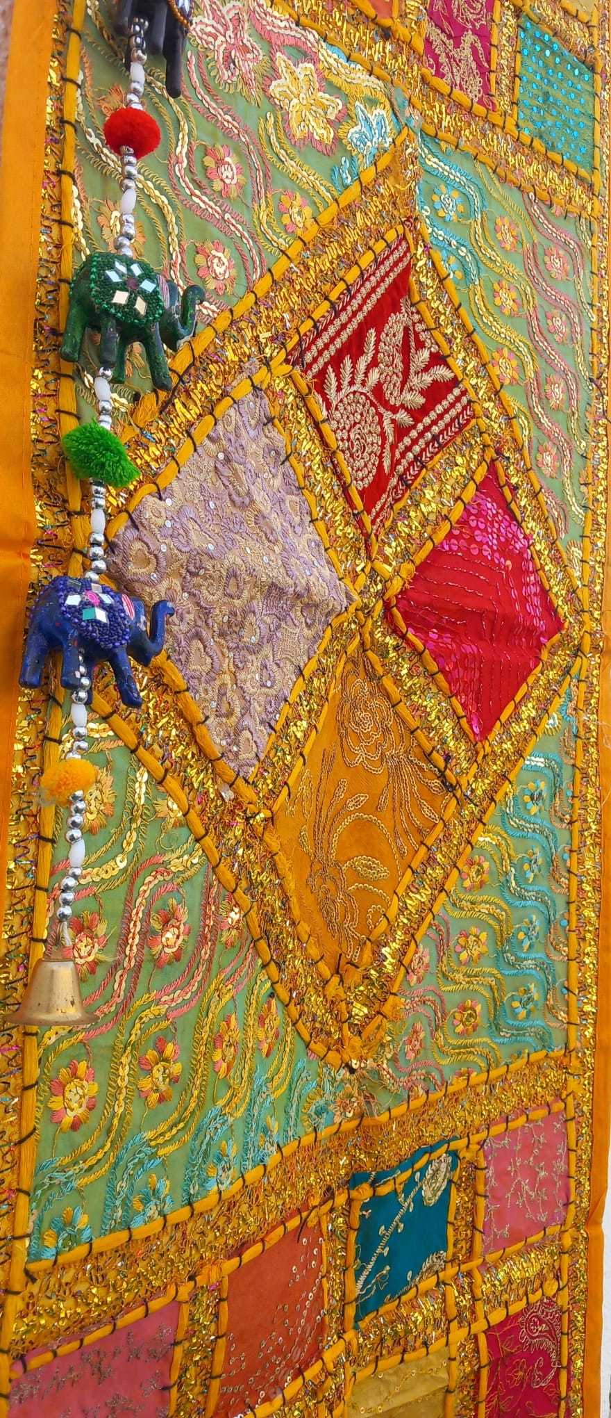 TEXTIL TAPIZ Y CAMINO PATCHWORK HANDMADE EN INDIA CON AMOR Y ES ENVÍO GRATIS SIN PEDIDO MÍNIMO.