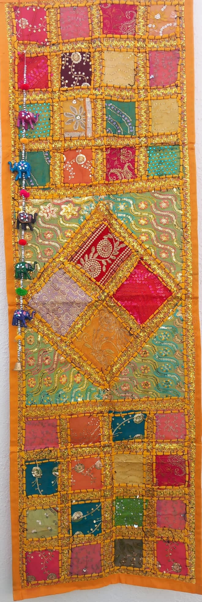 TEXTIL TAPIZ Y CAMINO PATCHWORK HANDMADE EN INDIA CON AMOR Y ES ENVÍO GRATIS SIN PEDIDO MÍNIMO.