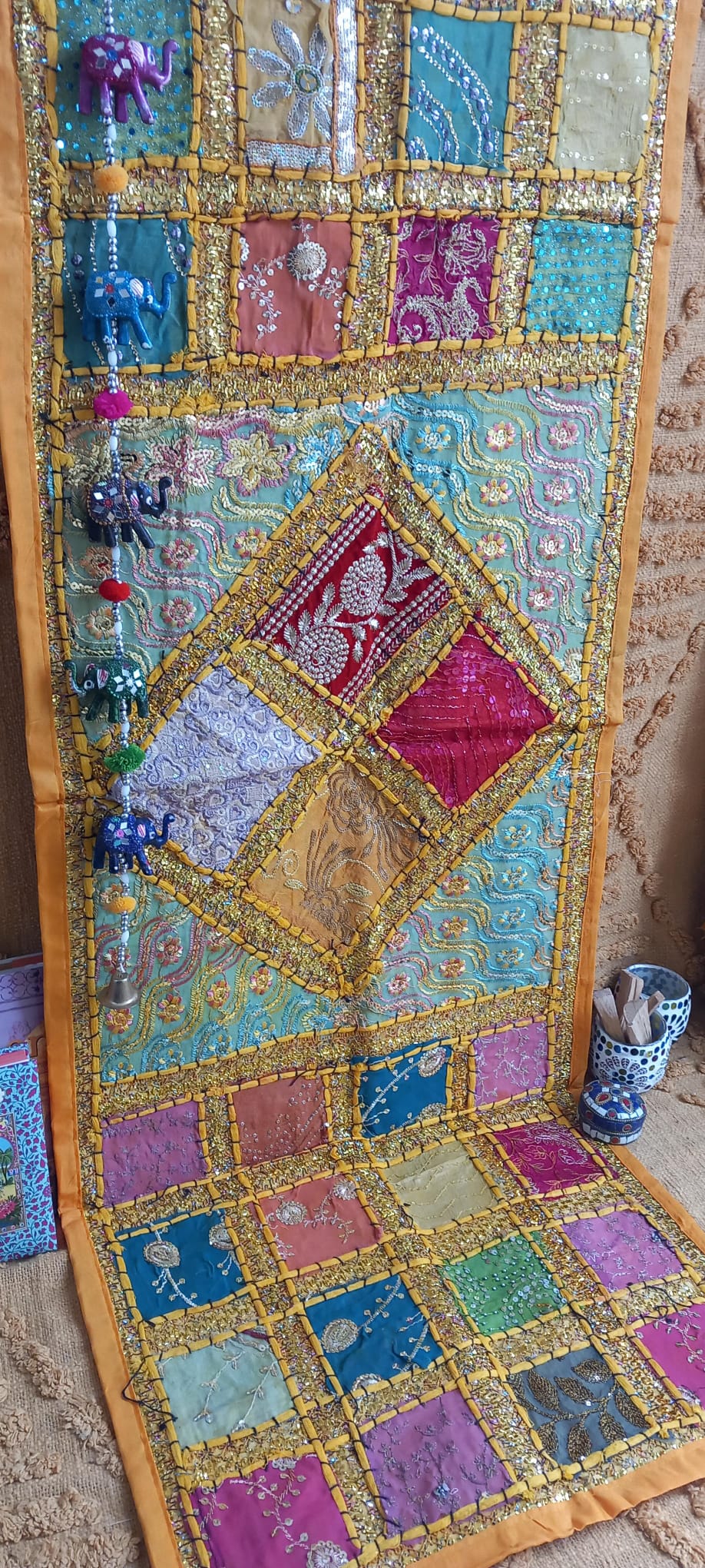 TEXTIL TAPIZ Y CAMINO PATCHWORK HANDMADE EN INDIA CON AMOR Y ES ENVÍO GRATIS SIN PEDIDO MÍNIMO.