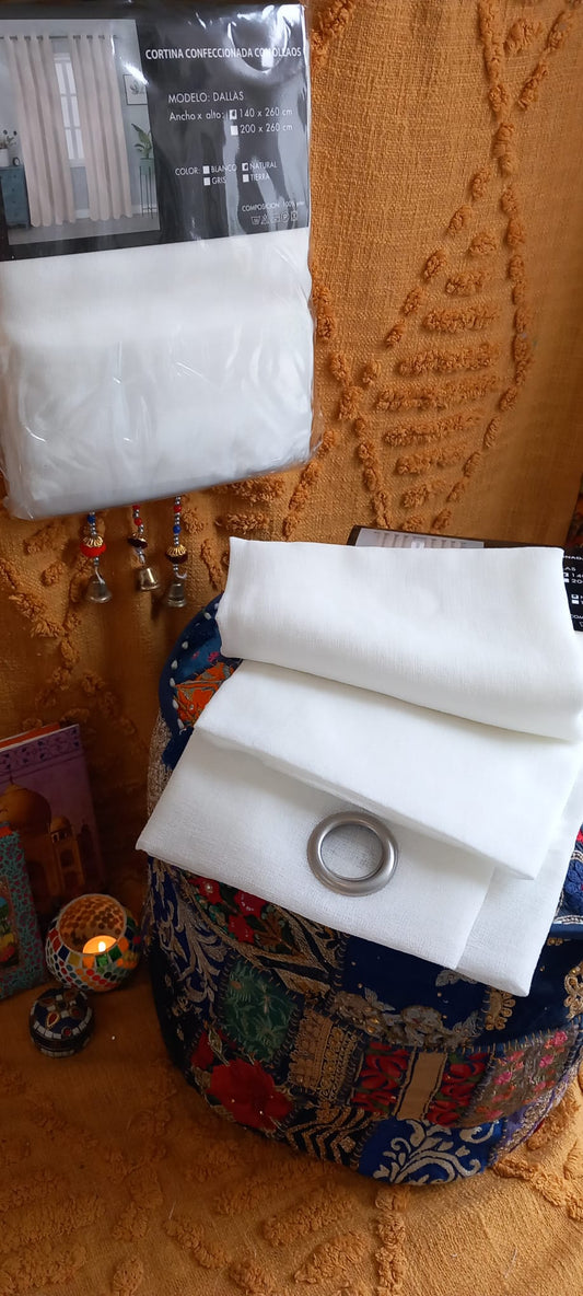 PACK DE 2 CORTINAS Estas cortinas confeccionada con ollaos visillo tono blanco roto,color natural con medida cada una de ellas de 140x260 cm,es la opción perfecta para una decoración moderna y refinada. Fabricada artesanalmente con esmero y cariño. Está hecha con materiales de la mejor calidad para garantizar una elevada resistencia y durabilidad. El tono natural da luz y alegría a tu espacio. ¡Una elección inteligente!&nbsp;

PACK DE 2 CORTINAS POR 29.90€

ENVÍO GRATIS SIN PEDIDO MÍNIMO.