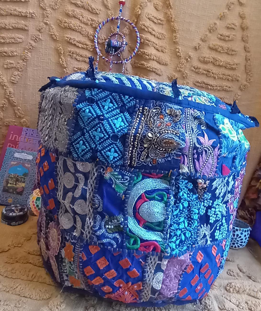 PUFF PATCHWORK HECHO A MANO EN INDIA REDONDO Y EXCLUSIVO.ENVÍO GRATIS SIN PEDIDO MÍNIMO.