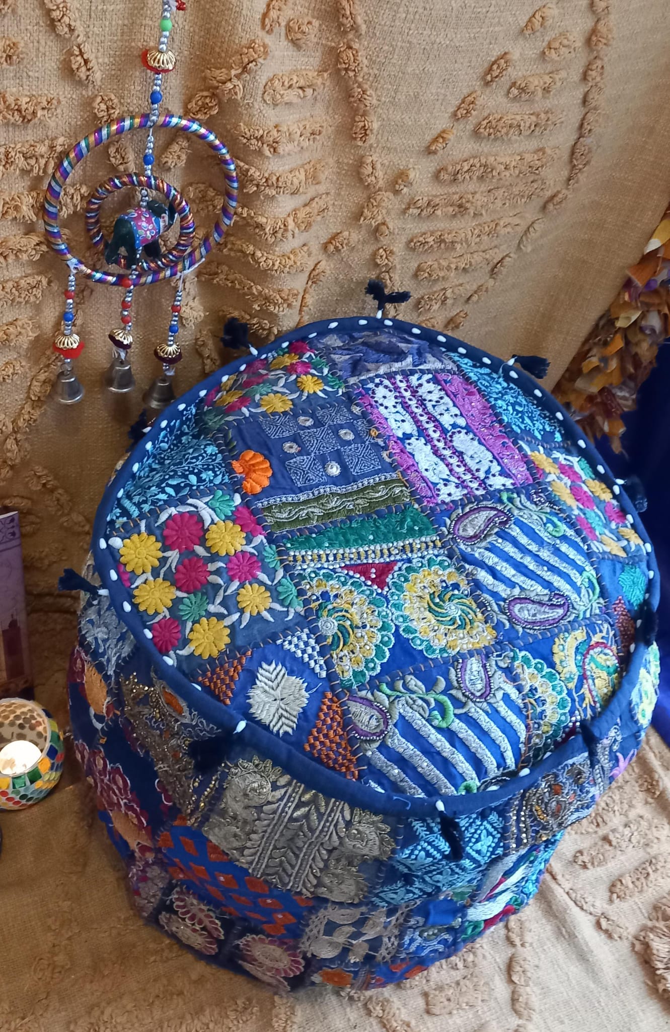 PUFF PATCHWORK HECHO A MANO EN INDIA REDONDO Y EXCLUSIVO.ENVÍO GRATIS SIN PEDIDO MÍNIMO.