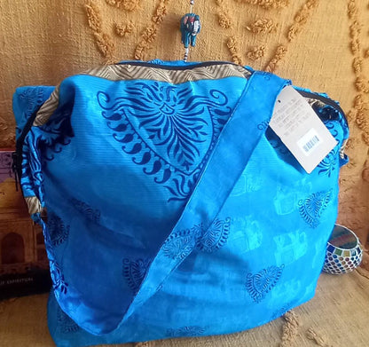 BOLSO SEDA CON CREMALLERA,AUTÉNTICA ARTESANÍA INDIA CON MÁGICOS COLORES.ENVÍO GRATIS SIN PEDIDO MÍNIMO.