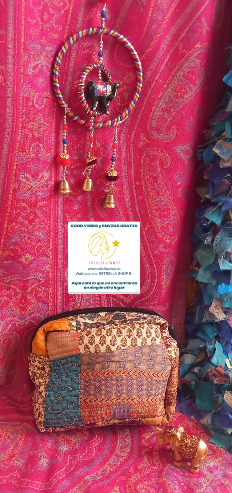 Un accesorio sofisticado y sostenible con un toque salvaje. Este neceser, confeccionado a partir de telas sedosas recicladas de antiguos sarees, es una pieza única que fusiona artesanía y exclusividad. Su diseño rectangular y su cierre de cremallera lo convierten en el complemento perfecto para organizar cosméticos, documentos o pequeños objetos con estilo. Estampados irrepetibles, cada pieza es una joya textil con historia.