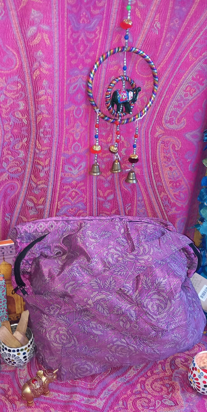 BOLSO SEDA CON CREMALLERA,AUTÉNTICA ARTESANÍA INDIA SAREE CON MÁGICOS COLORES.ENVÍO GRATIS SIN PEDIDO MÍNIMO.