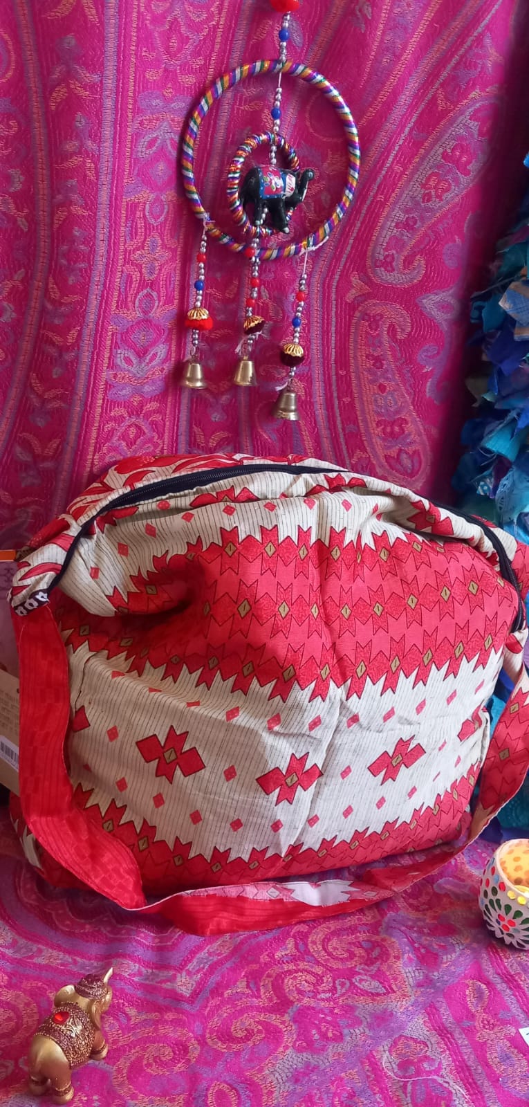 BOLSO SEDA CON CREMALLERA,AUTÉNTICA ARTESANÍA INDIA CON MÁGICOS COLORES.ENVÍO GRATIS SIN PEDIDO MÍNIMO.
