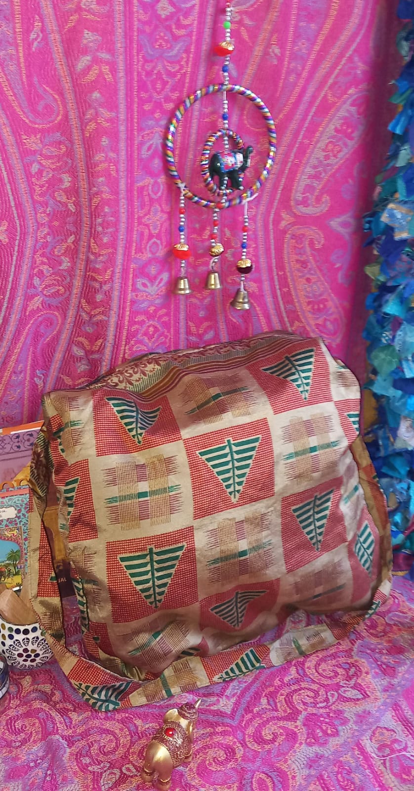 BOLSO SEDA CON CREMALLERA,AUTÉNTICA ARTESANÍA INDIA CON MÁGICOS COLORES.ENVÍO GRATIS SIN PEDIDO MÍNIMO.