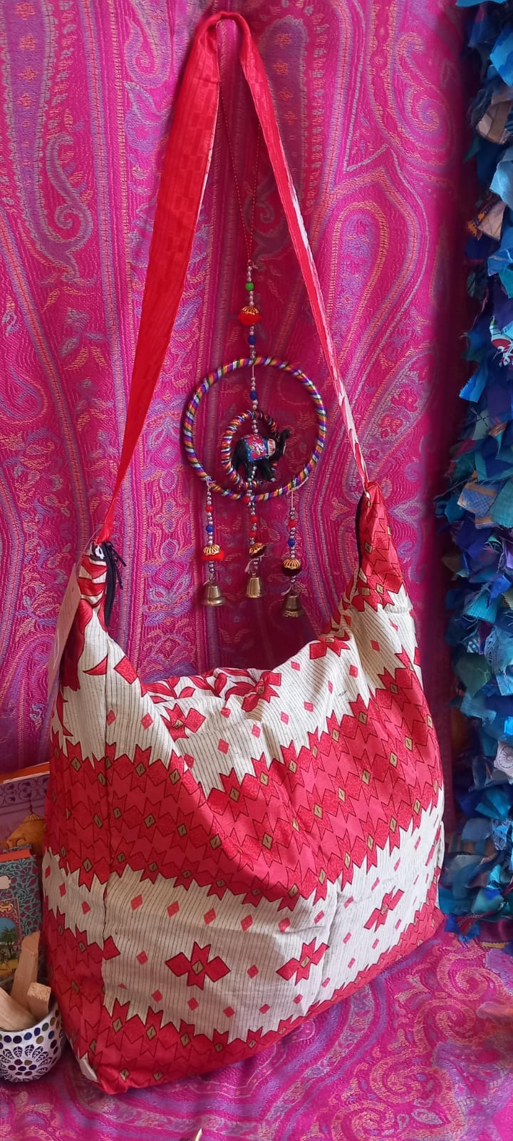 BOLSO SEDA CON CREMALLERA,AUTÉNTICA ARTESANÍA INDIA CON MÁGICOS COLORES.ENVÍO GRATIS SIN PEDIDO MÍNIMO.