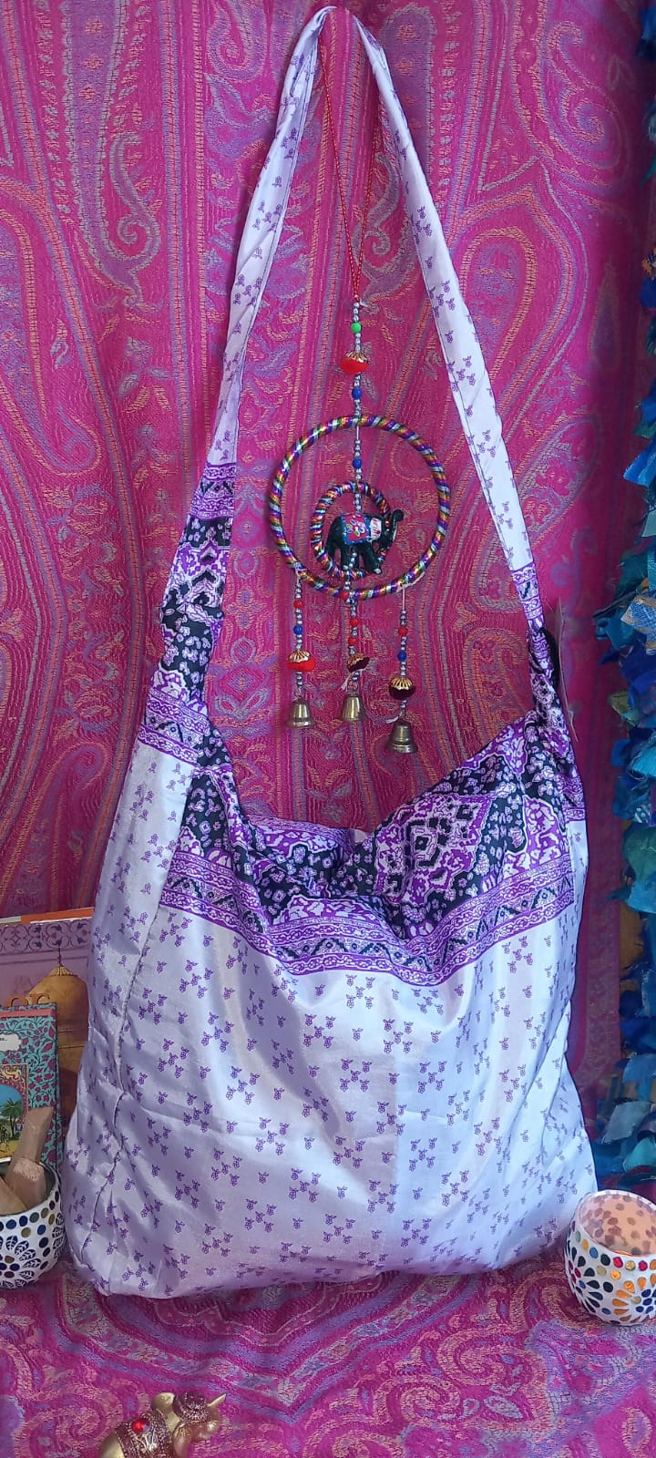 BOLSO SEDA CON CREMALLERA,AUTÉNTICA ARTESANÍA INDIA CON MÁGICOS COLORES.ENVÍO GRATIS SIN PEDIDO MÍNIMO.