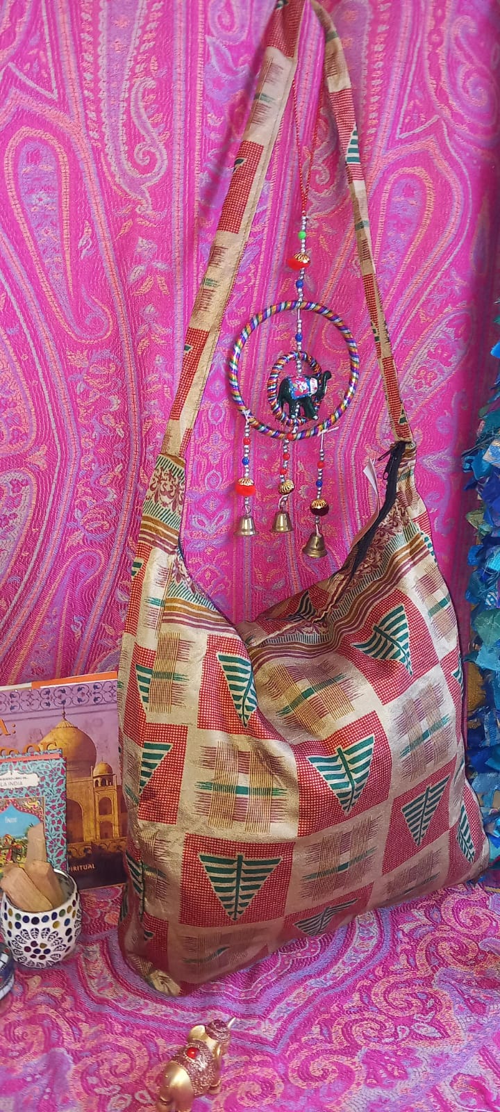 BOLSO SEDA CON CREMALLERA,AUTÉNTICA ARTESANÍA INDIA CON MÁGICOS COLORES.ENVÍO GRATIS SIN PEDIDO MÍNIMO.