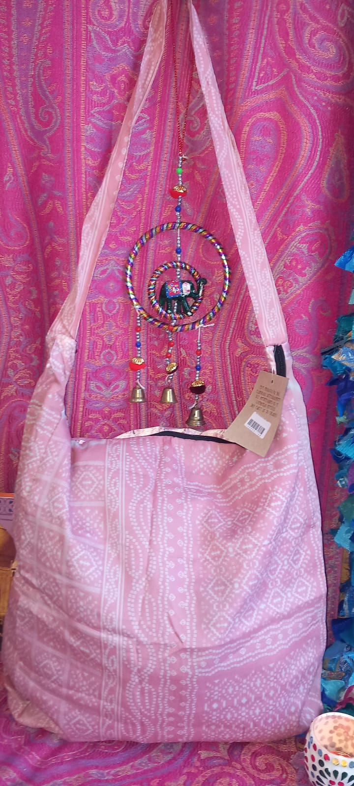 BOLSO SEDA CON CREMALLERA,AUTÉNTICA ARTESANÍA INDIA CON MÁGICOS COLORES.ENVÍO GRATIS SIN PEDIDO MÍNIMO.