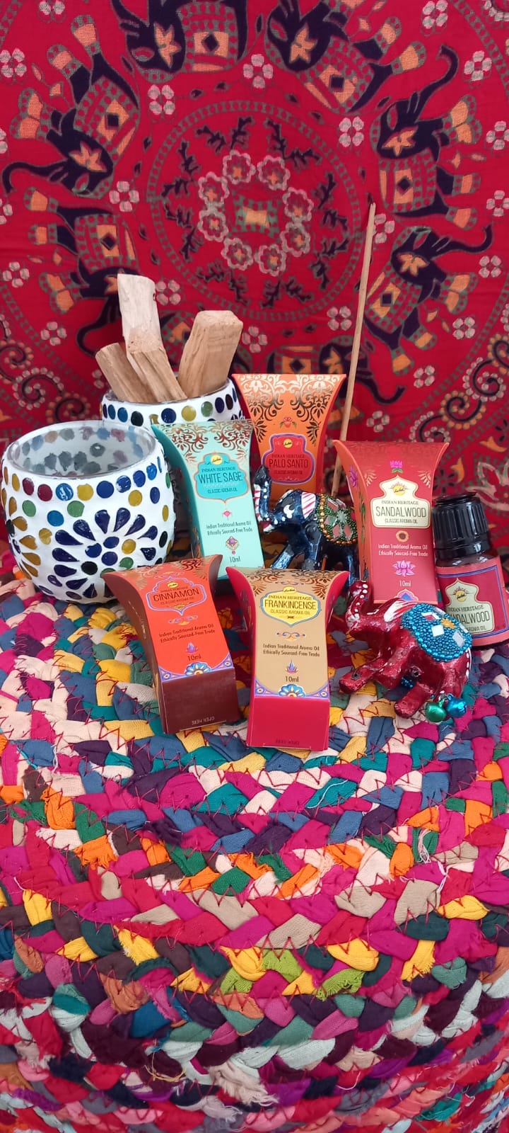 Pack lote de 5 aceites aromáticos Indian Heritage set exclusivo white perfecto para crear y difundir de manera agradable la calma en la vida cotidiana.Envío gratis sin pedido mínimo.