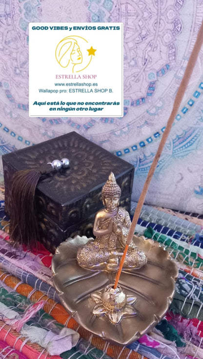 Un incensario con Buda que transmite serenidad, tradición y espiritualidad en su forma más pura.Envío Gratis sin pedido mínimo.