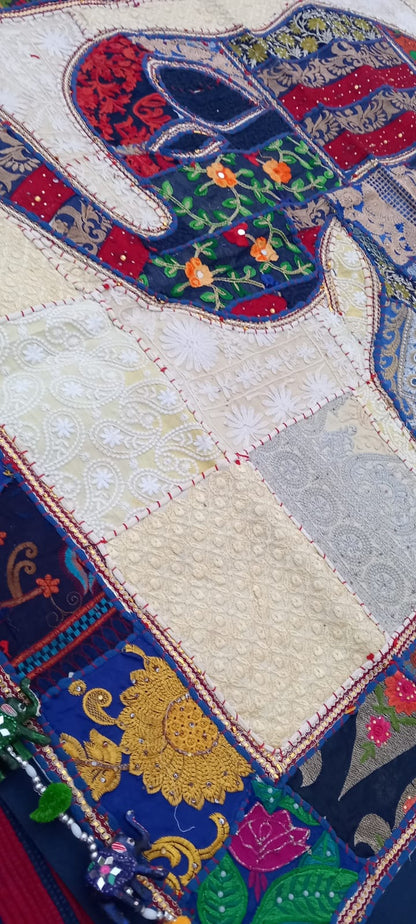 Tapiz bordado a mano y patchwork elefante 150x100cm,textiles que hablan por sí mimos.ENVÍO GRATIS SIN PEDIDO MÍNIMO.