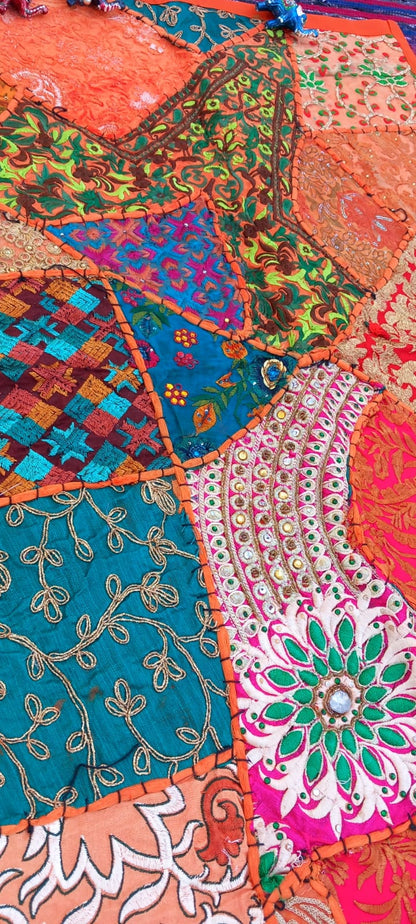 tapiz patchwork es una excelente inversión decorativa porque aporta exclusividad, calidez y un gran valor artístico a cualquier espacio de tu hogar.Envío gratis sin mínimo.