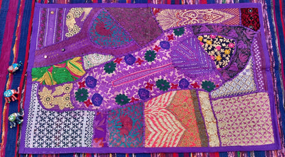 JOYA TEXTIL EN FORMA DE TAPIZ HECHO A MANO.Piezas textiles transforman por completo la atmósfera de una habitación.